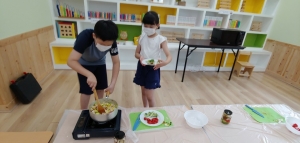 릴레이 요리체험 <토마토 카레 만들기> 